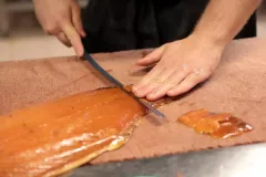 saumon-sale-et-fume-par-mmr-peroz-a-la-boucherie